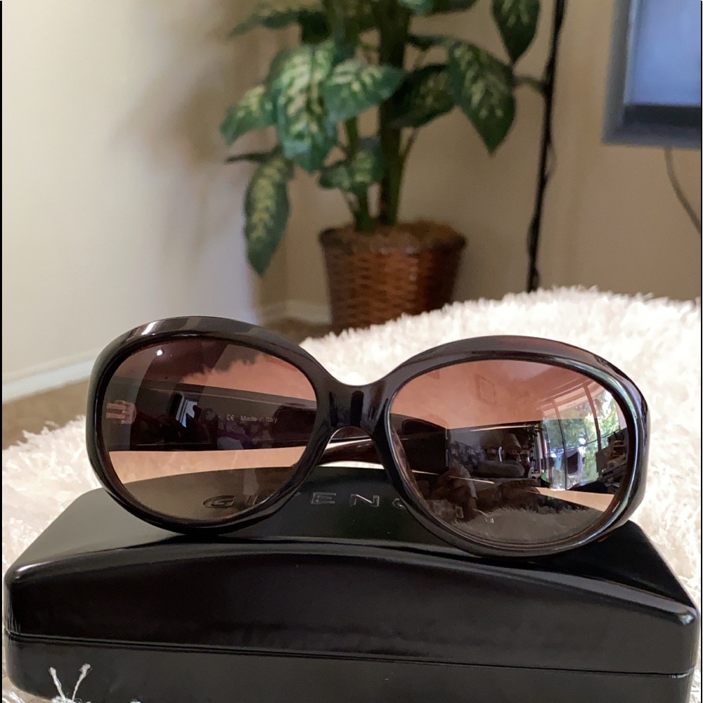 Authentic Givenchy sunglasses - Picture 3 of 8